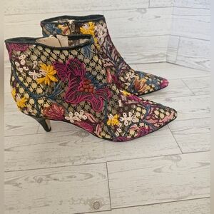 Women's Kinzey Floral-Embroidered Kitten-Heel Booties Size 6.5